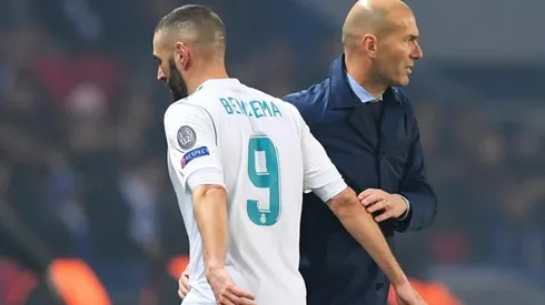 Karim Benzema y Zinedine Zidane durante un encuentro con Real Madrid.