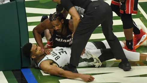 Giannis Antetokounmpo y Trevor Ariza (Foto: Getty)