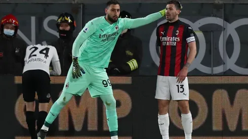 Gianluigi Donnarumma y Alessandro Romagnoli durante un encuentro del Milan-