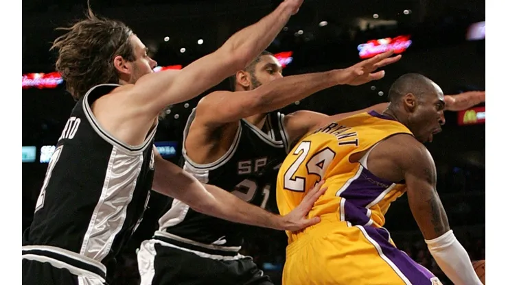 Fabricio Oberto, Tim Duncan y Kobe Bryant