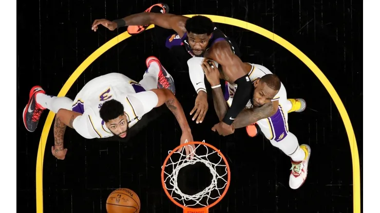 Anthony Davis, DeAndre Ayton y LeBron James