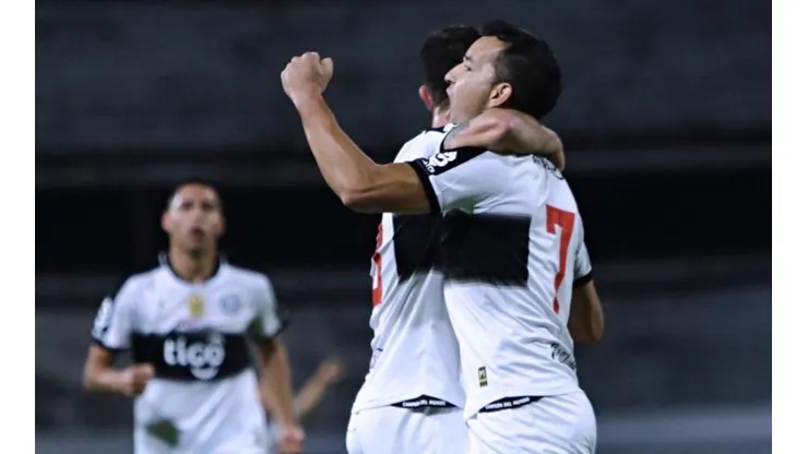 La celebración de los jugadores de Olimpia.