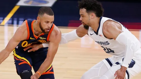 Stephen Curry y Dillon Brooks