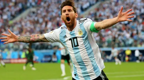 Messi, la bandera de Argentina en la Copa América 2021. (Foto: Getty Images)