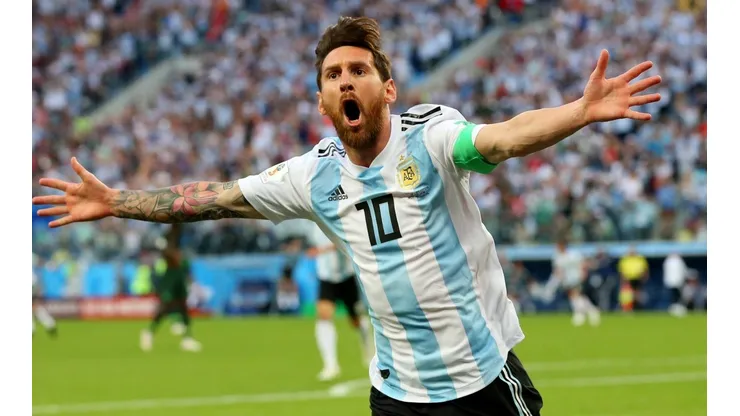 Messi, la bandera de Argentina en la Copa América 2021. (Foto: Getty Images)