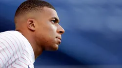 Kylian Mbappé durante un calentamiento con PSG.