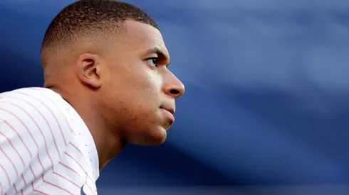 Kylian Mbappé durante un calentamiento con PSG.