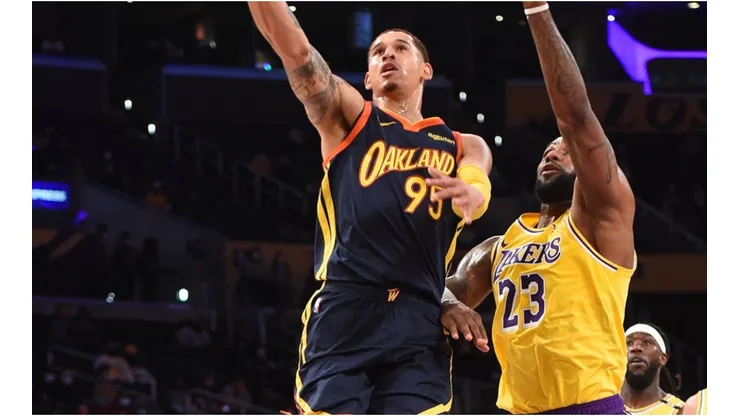 Juan Toscano y LeBron James (Foto: @Warriors)