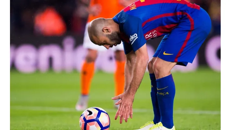 Javier Mascherano durante un encuentro con Barcelona.