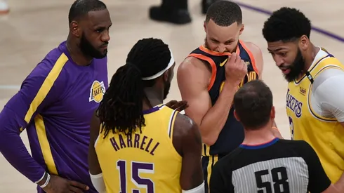 Curry reacciona durante juego ante los Lakers (Getty).