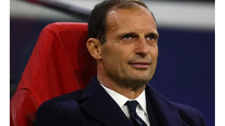 Massimiliano Allegri durante un encuentro con Juventus.