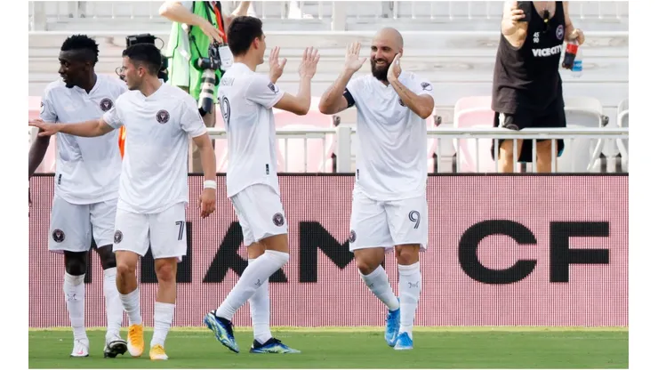 Gonzalo Higuaín celebrando con sus compañeros del Inter Miami (Foto: Getty)
