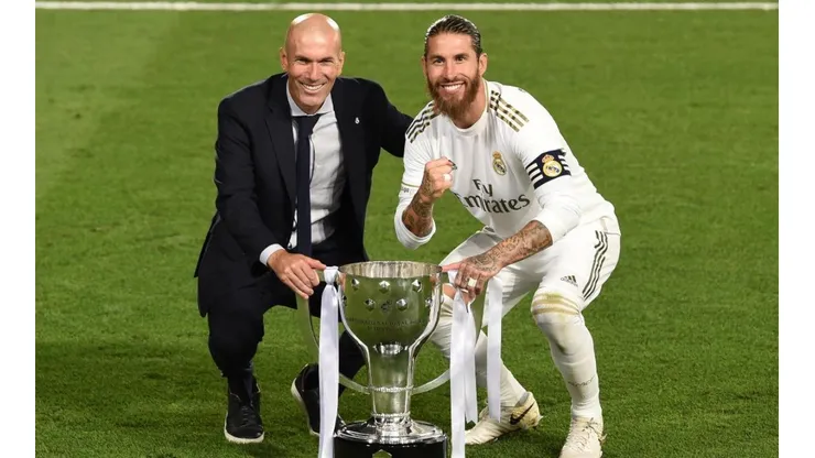 Zinedine Zidane y Sergio Ramos celebrando el título de Liga con Real Madrid.
