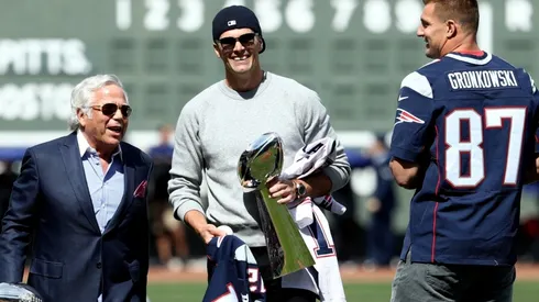 Robert Kraft, Tom Brady y Rob Gronkowski