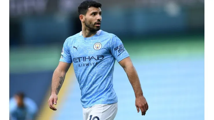 Sergio Agüero durante un encuentro con Manchester City.