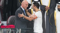 Gianni Infantino junto a Xavi Hernández.