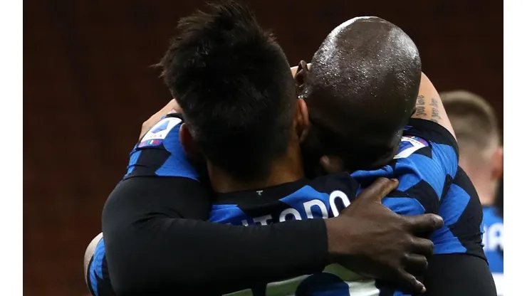 Uno de los tantos abrazos que se dio esta dupla en la Serie A
