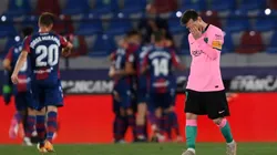 Leo Messi se lamenta tras un gol del Levante.