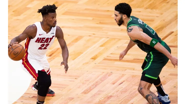 Jimmy Butler y Jayson Tatum