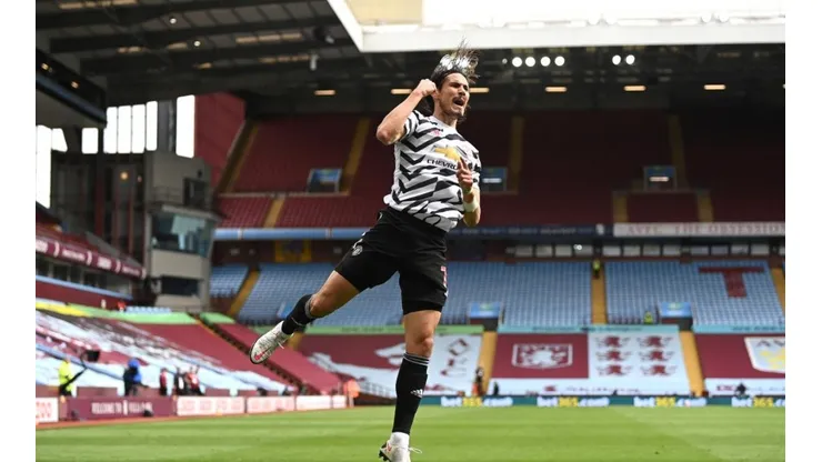 Edinson Cavani festeja uno de sus goles con Manchester United.