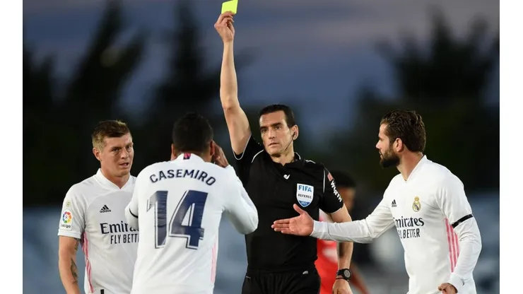 Protestas de los jugadores de Real Madrid ante Sevilla