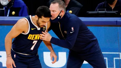 Facundo Campazzo y su entrenador, Michael Malone