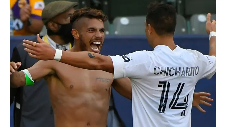 Jonathan Dos Santos y Javier Chicharito Hernández