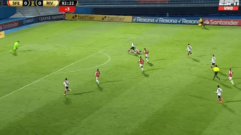 Minuto 92, 0-0 y a River no le cobraron esto: Gallardo casi lo mata al árbitro