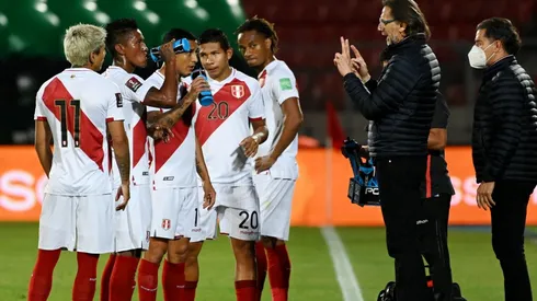 Gareca dando indicaciones a sus dirigidos, Selección de Perú (Imagen: Getty)