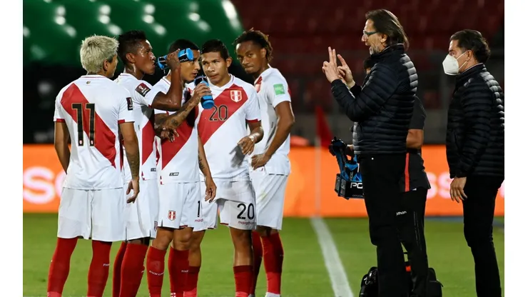 Gareca dando indicaciones a sus dirigidos, Selección de Perú (Imagen: Getty)