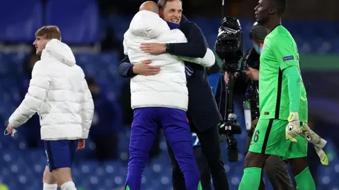 Thomal Tuchel festeja junto a sus jugadores luego de meterse en la final de la Champions.