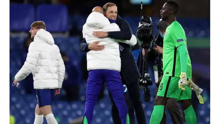 Thomal Tuchel festeja junto a sus jugadores luego de meterse en la final de la Champions.