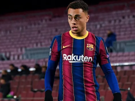 Barcelona podría perder a Sergiño Dest para duelo clave ante Atlético de Madrid