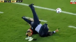 ¡Cuiden a Russo! Un jugador de Barcelona se lo llevó puesto y lo tiró al piso