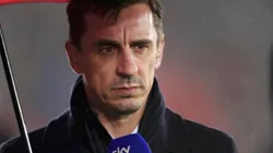 Gary Neville analizando en la cadena Sky Sports un encuentro de la Premier.