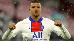 Kylian Mbappé celebrando uno de sus goles al Bayern en el Allianz Arena.