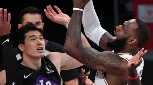 LeBron James en Lakers vs Raptors