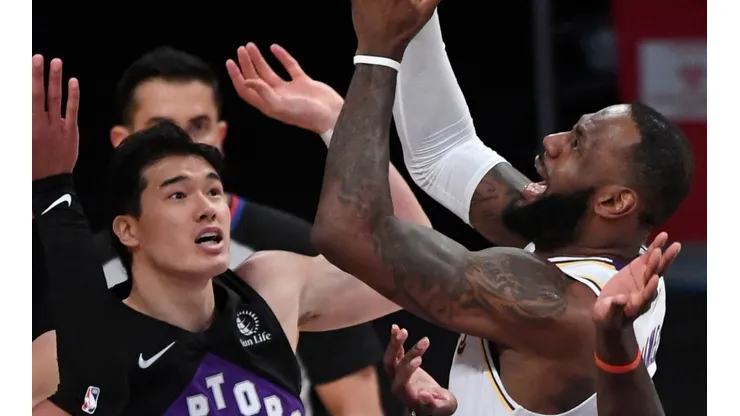 LeBron James en Lakers vs Raptors