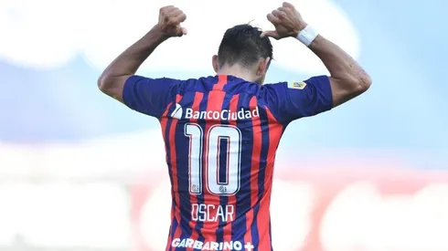 El festejo de Óscar Romero.