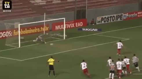 El momento del disparo desde el punto penal.