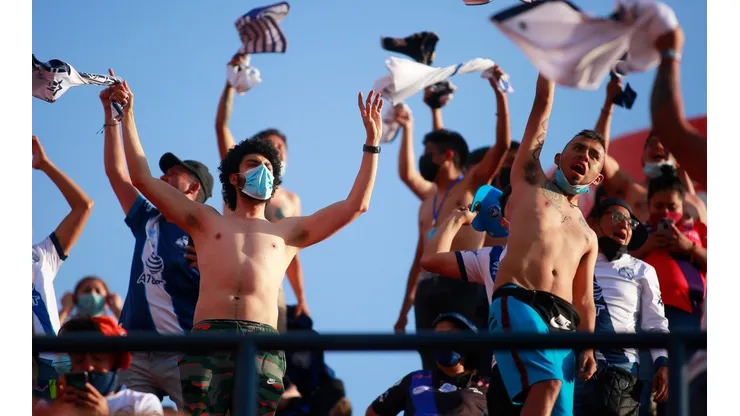 Afición de Atlético San Luis, enfurecida con los jugadores.