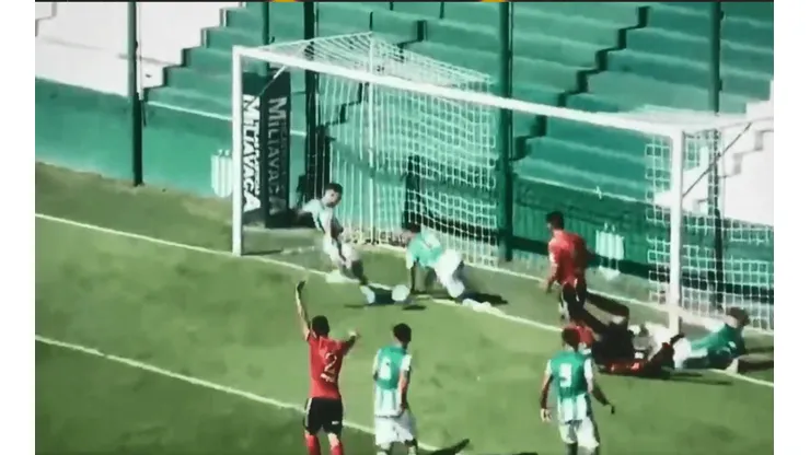 Nunca vimos algo igual: el insólito errado en el Banfield-River de Reserva