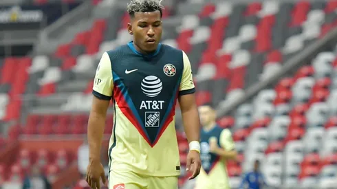 Roger Martínez mostró su molestia por el arbitraje en el partido de América en Concachampions.