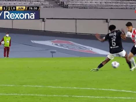 Video: Carrascal y dejó en ridículo a su rival con un caño espectacular