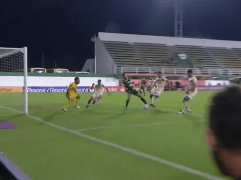 Bou metió un golazo de taco y demostró, una vez más, que es el 9 que le falta a Boca