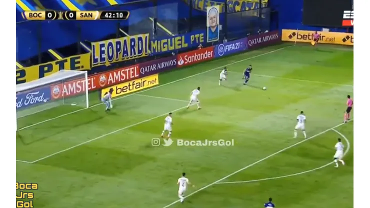 Si era gol había que pedirle perdón hasta 2030: el casi golazo de Pavón