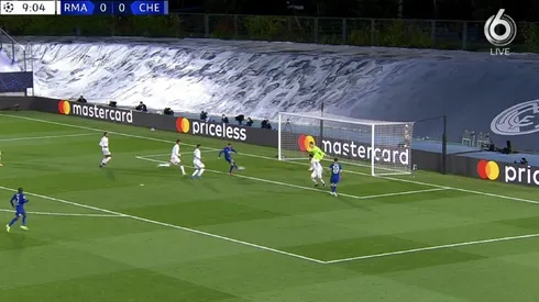 La atajada de Courtois no tiene sentido.