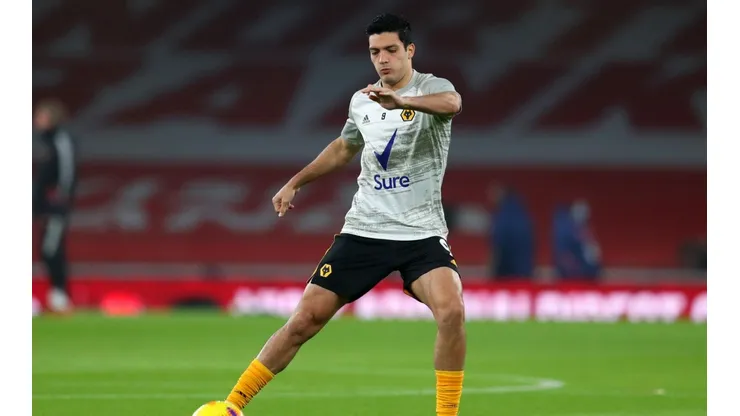 Raúl Jiménez puede tener un nuevo competidor.