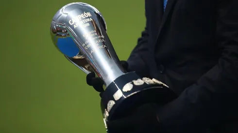 Trofeo de campeón de la Liga MX.