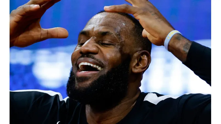 LeBron James riéndose en la NBA